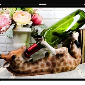 Giraffe wine bottle holder